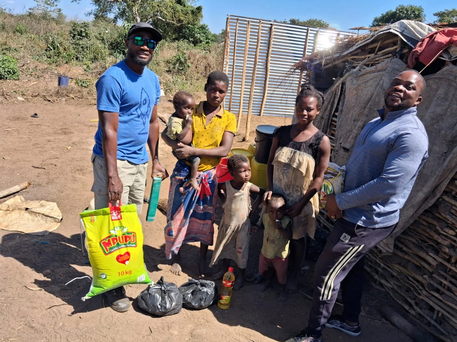 Bandua poor family aug 26 foodkit.JPG