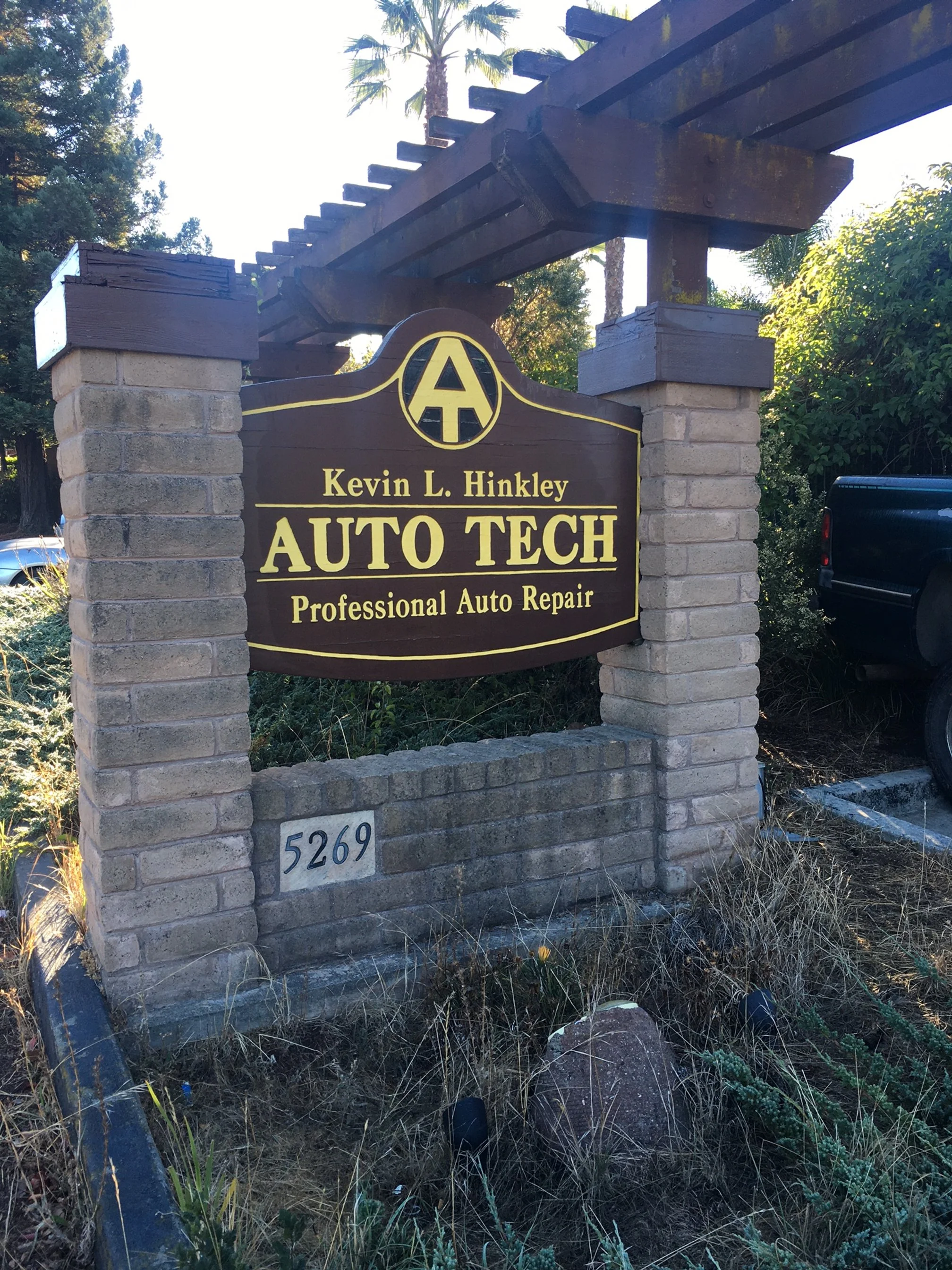 Hinkley Auto Humming Along for 40 Years — CASTRO VALLEY FORUM