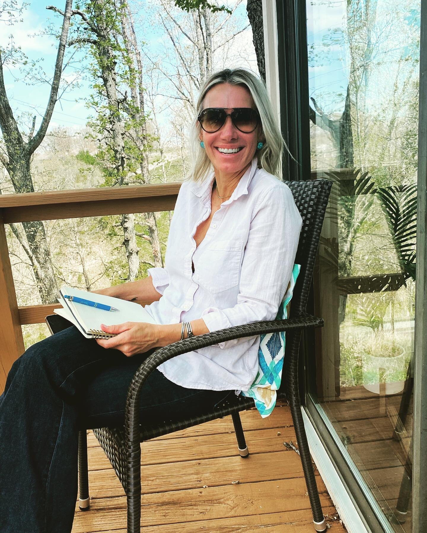 👋🏼 Kendra here! How ya doing, babes!?
Today was the first day of our Women’s Retreat. ☀️I am still in awe that I get to witness amazing women show up and do the TOUGH work of finding themselves.
I get to guide them on this part of their j