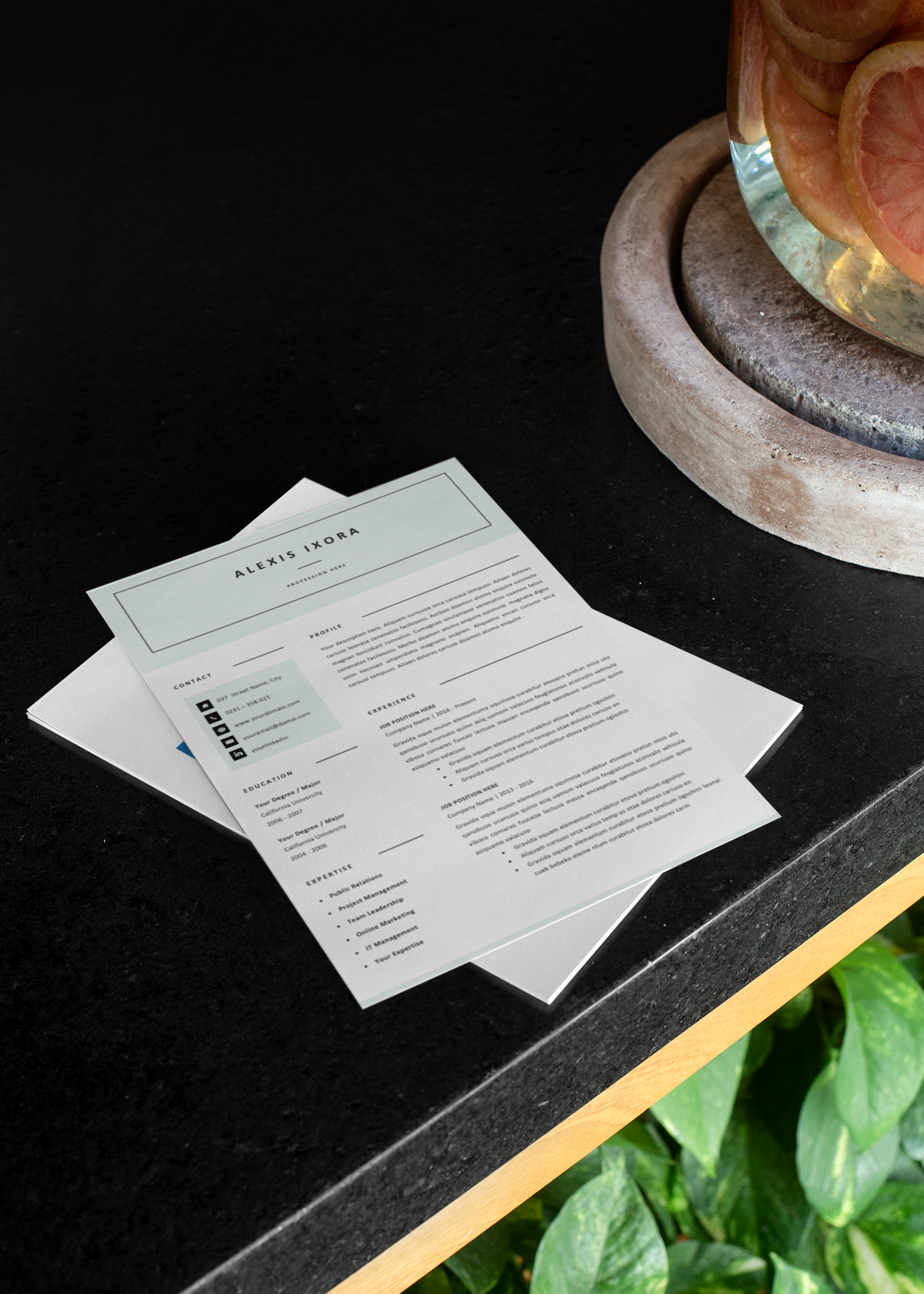 mockup-of-some-a6-flyers-lying-on-a-dark-table-27414.png