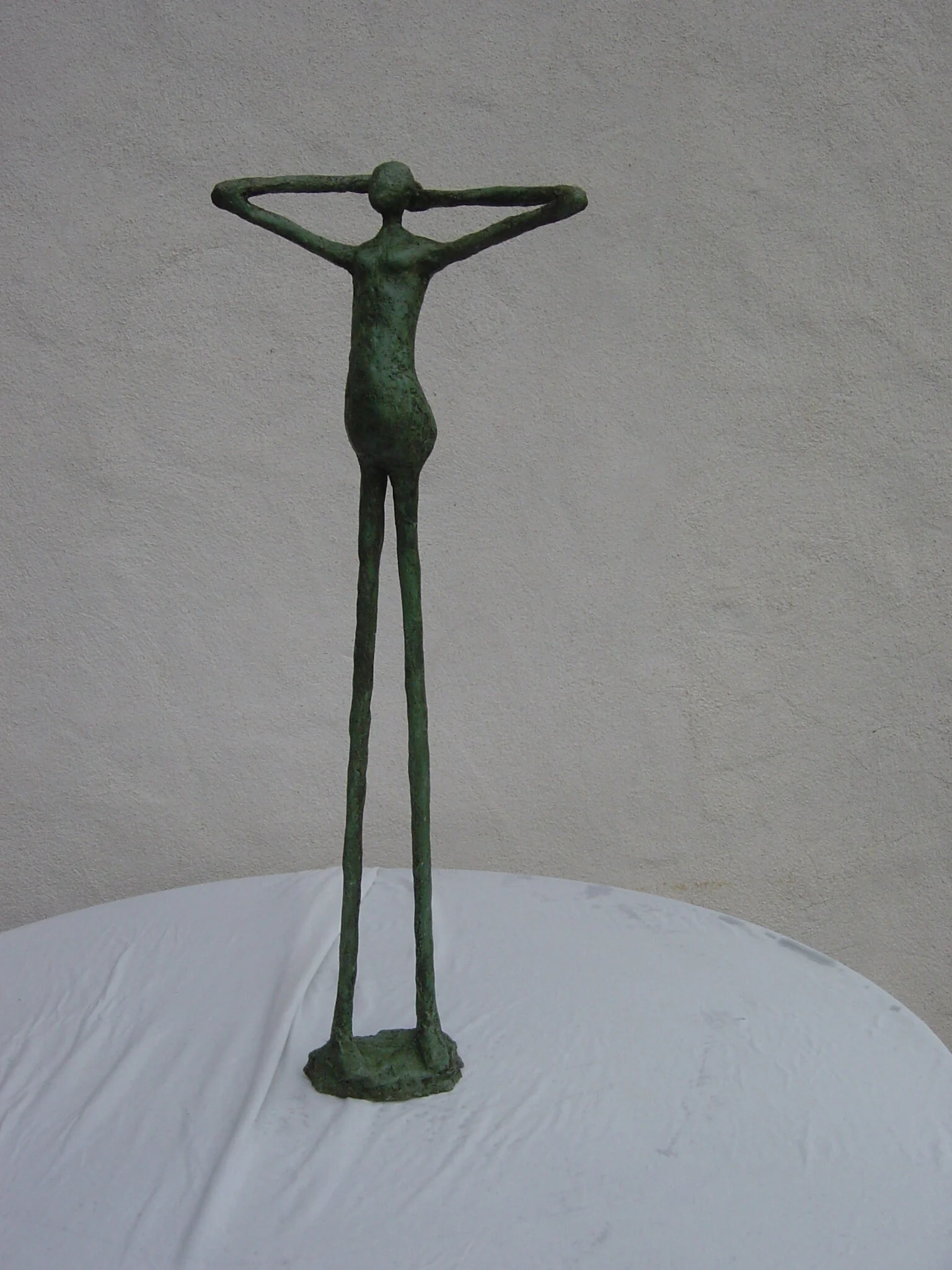 Figure from L'attente - stucco