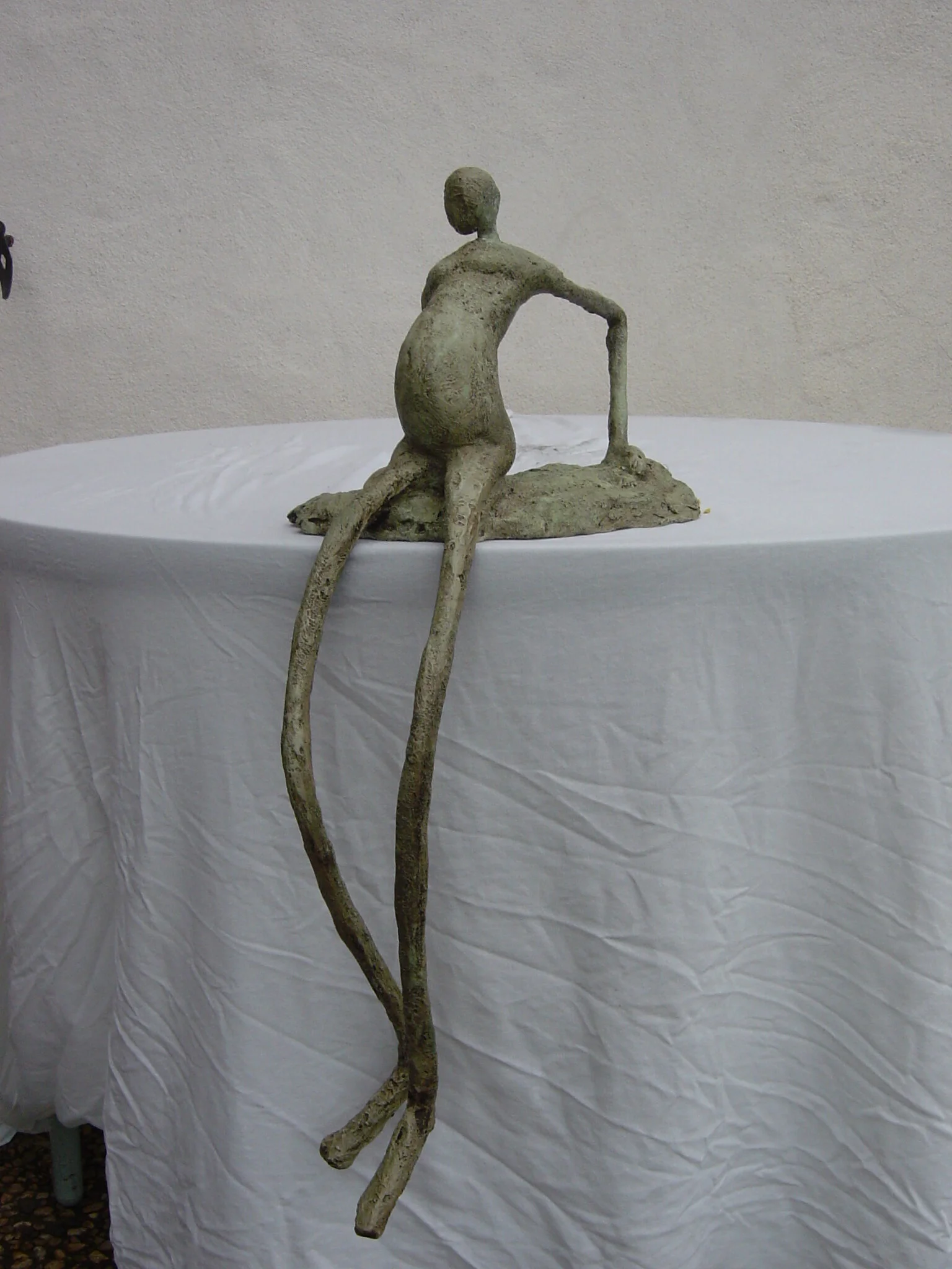 Figure from L'attente - stucco