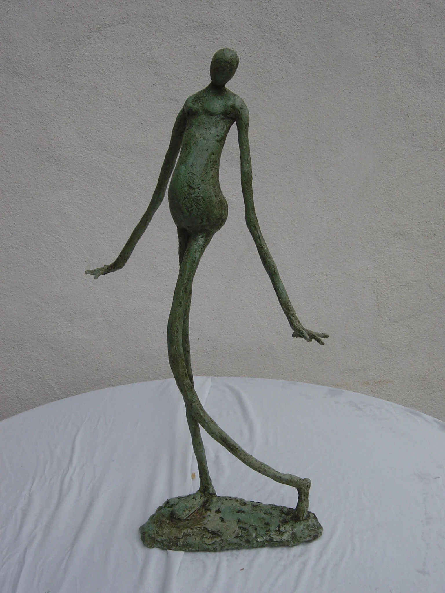 Figure from L'attente - stucco