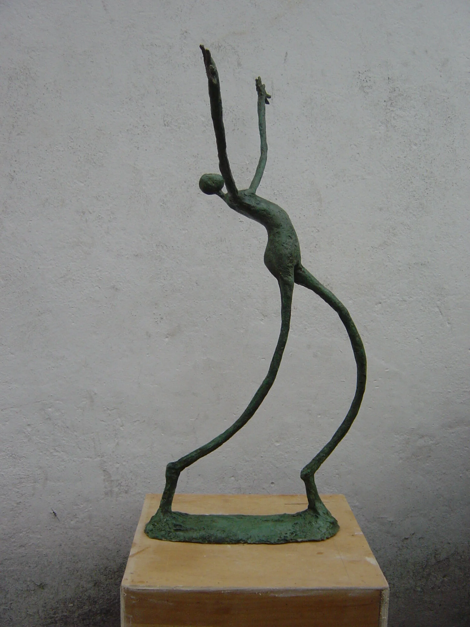 Figure from L'attente - stucco