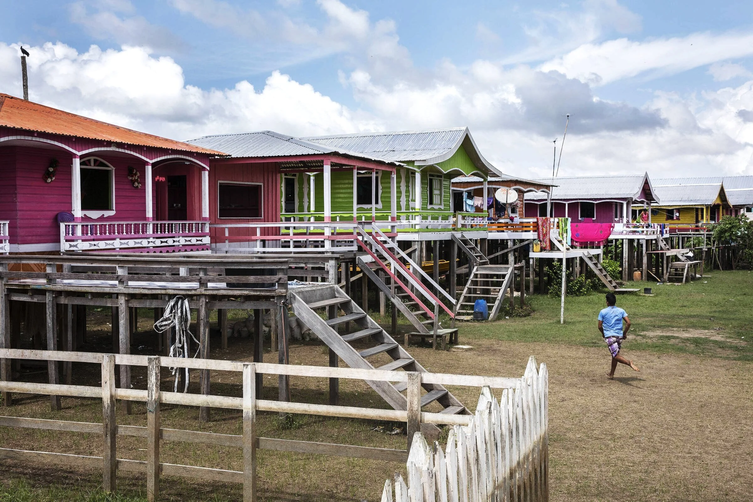 MANAUS+palafitas+comunidade+ribeirinha+de+marimba+Amazonas.jpg