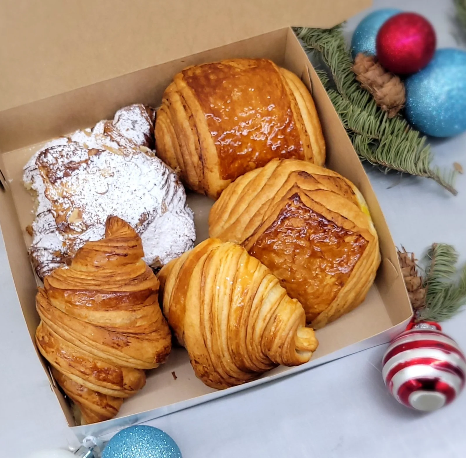 Viennoiseries de Noël – Croissants box
