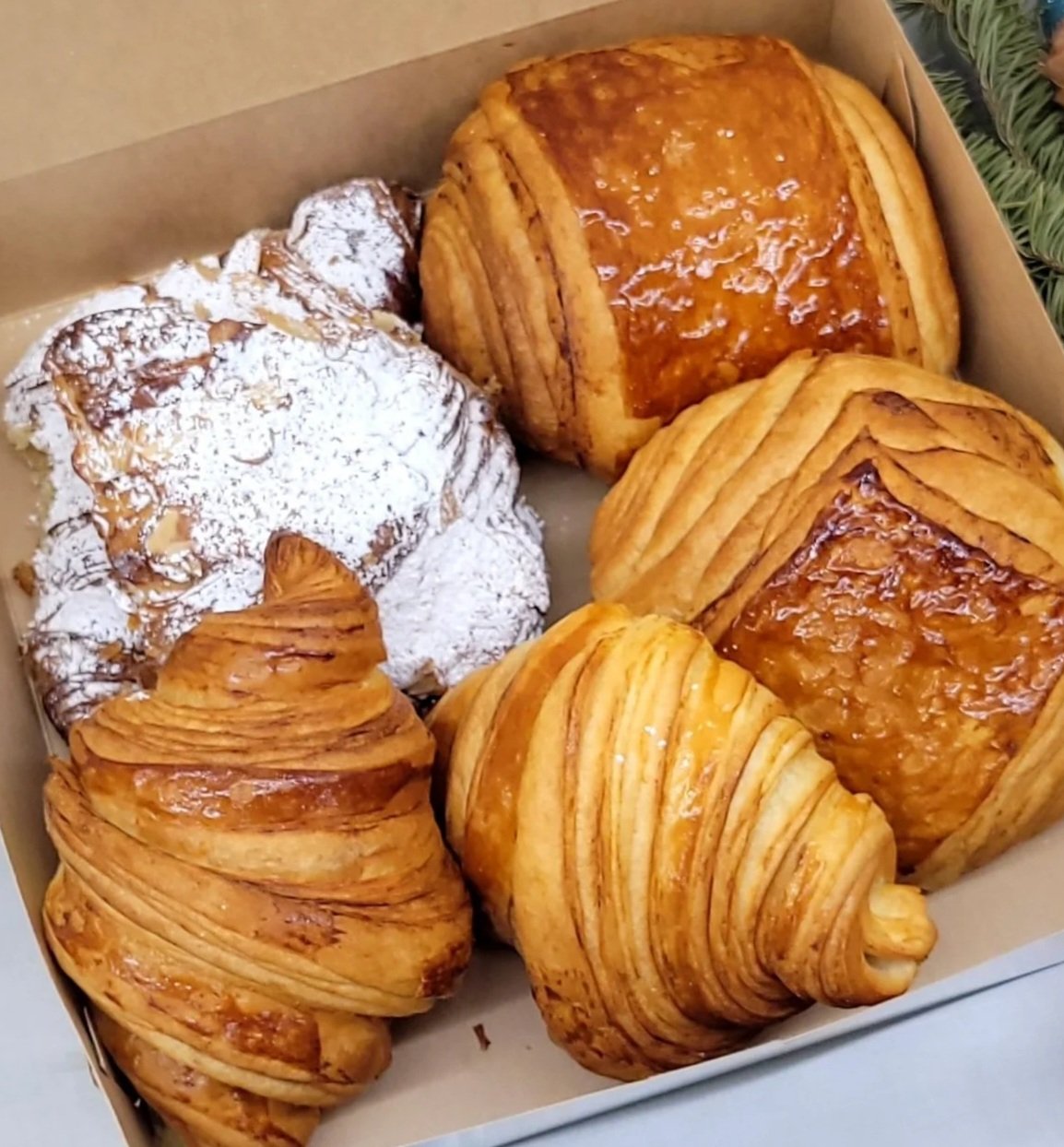 Croissants box