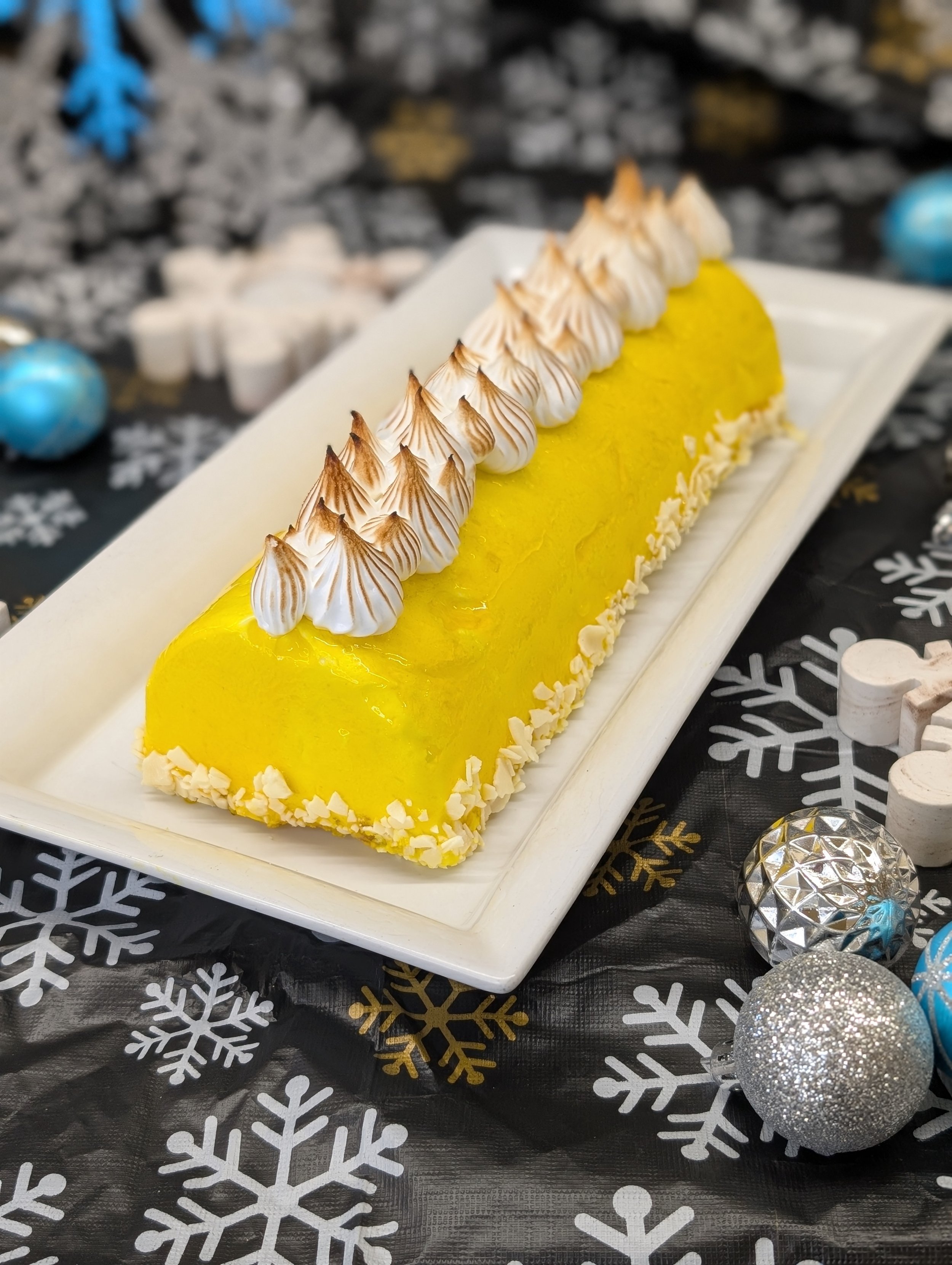 Bûche de Noël – Lemon Blueberry Meringue