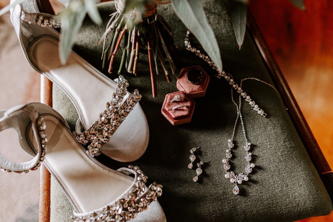 Lovely details for a lovely bride ✨​​​​​​​​
.​​​​​​​​
.​​​​​​​​
#nicholeparkphotography #memphisengagementphotographer #memphistn #memphisweddingphotographer #muchlove_ig #couplegoals #engagementphotos #belovedstories #goldenhourlove #midsouthphotogr