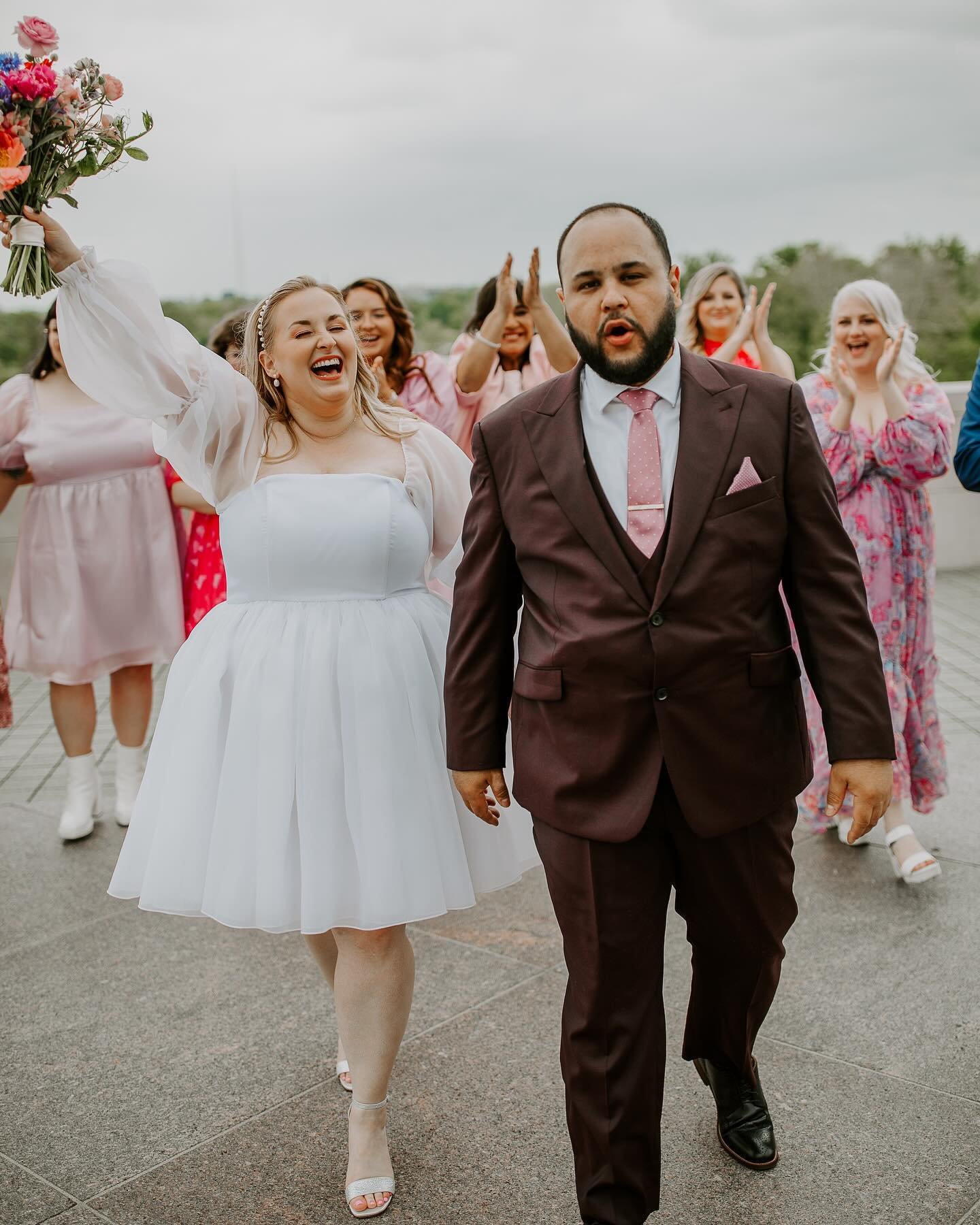 Saturday was spent with two of the most darling humans I have ever met. The bright florals and fun details had me squealing. Congratulations, Jossman and Julia! I&rsquo;m so tickled we could spend your best day ever with you! 
.
.
.
📍- @oldrockhouse