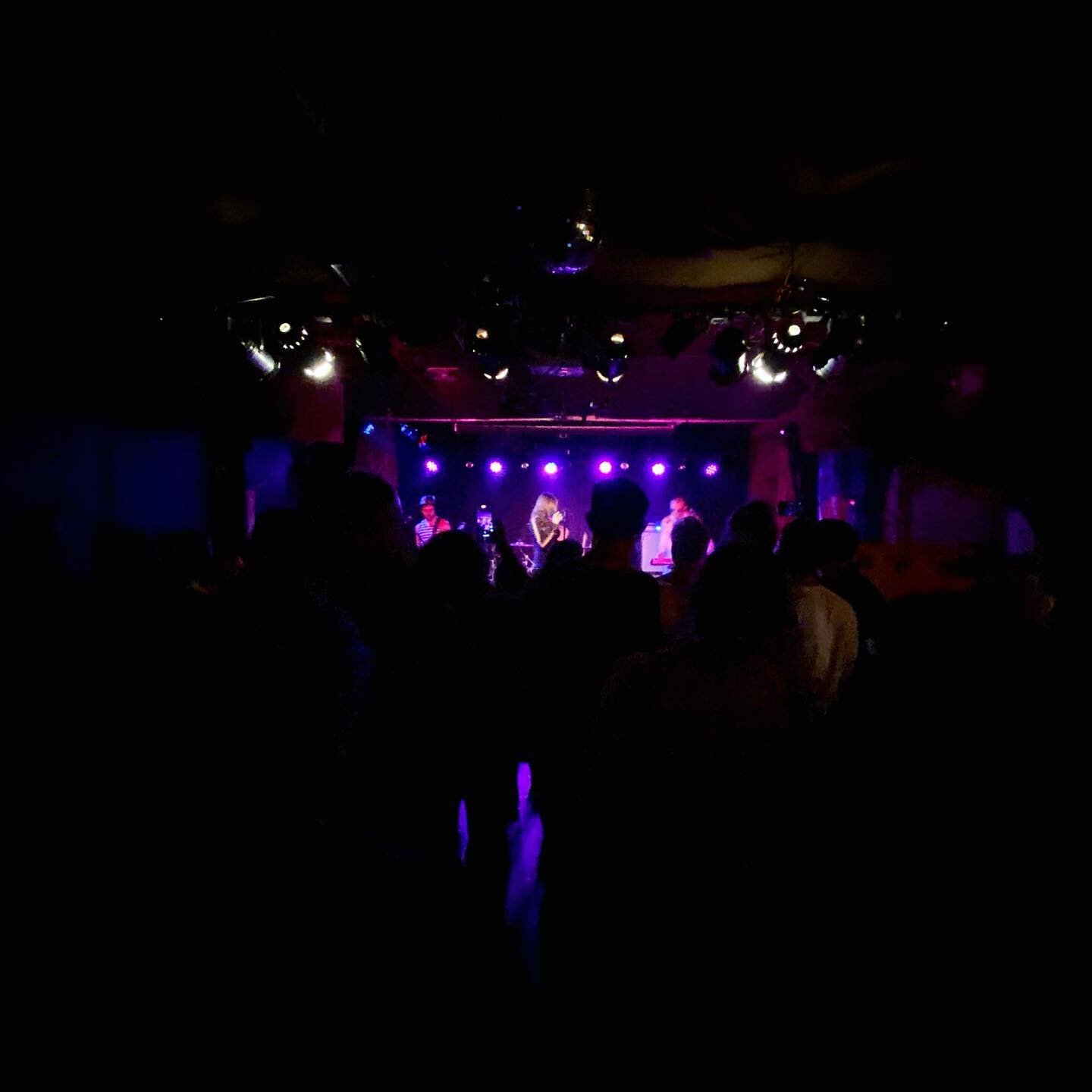 One of those perfect New York nights captured in an imperfect photo, from the back of the room, in the moment.
#nyclivemusic #livemusic #justhappytobehere