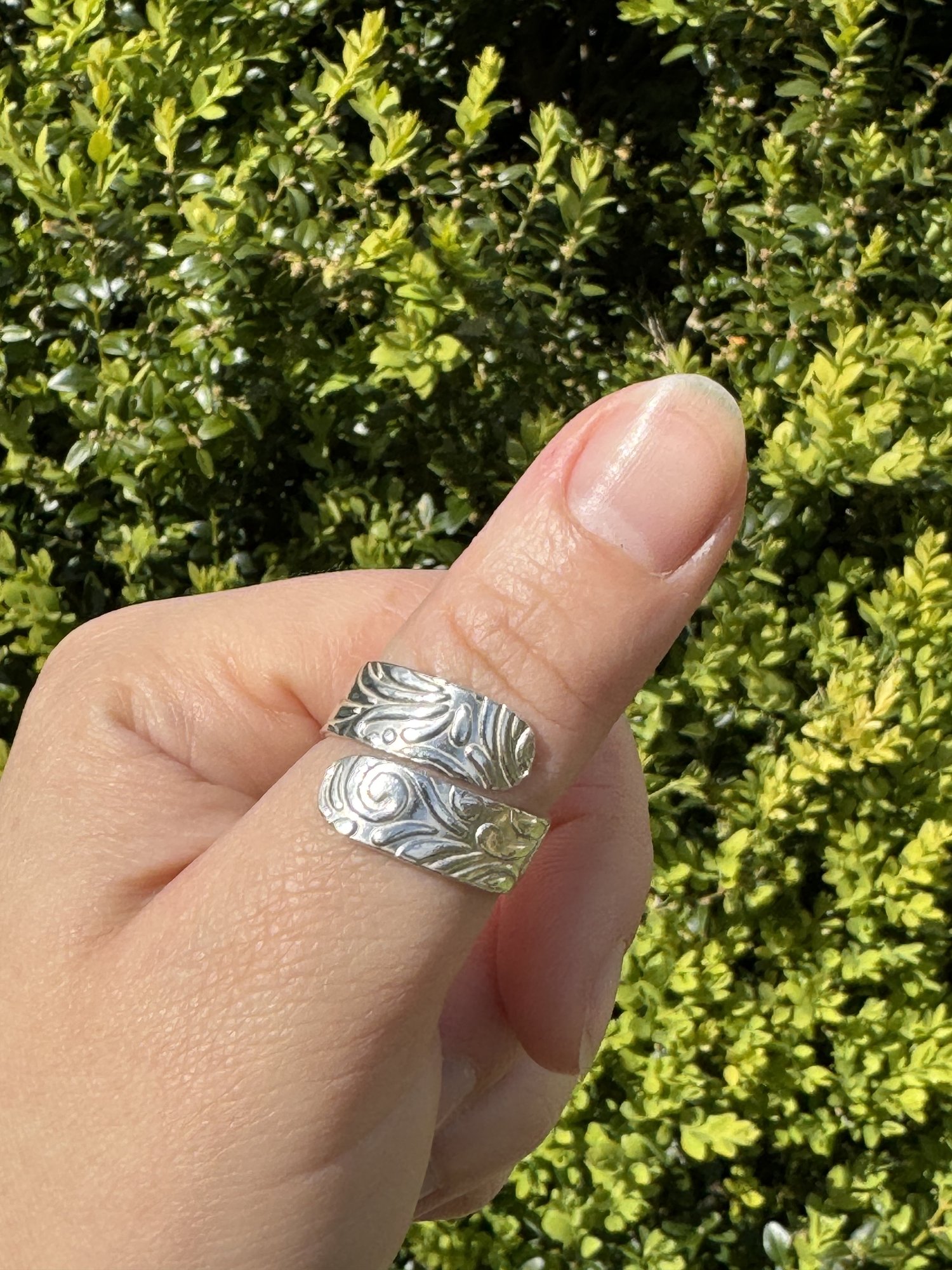 Textured Swirl Cross-over Ring — Zaphir Eco-conscious Jewellery