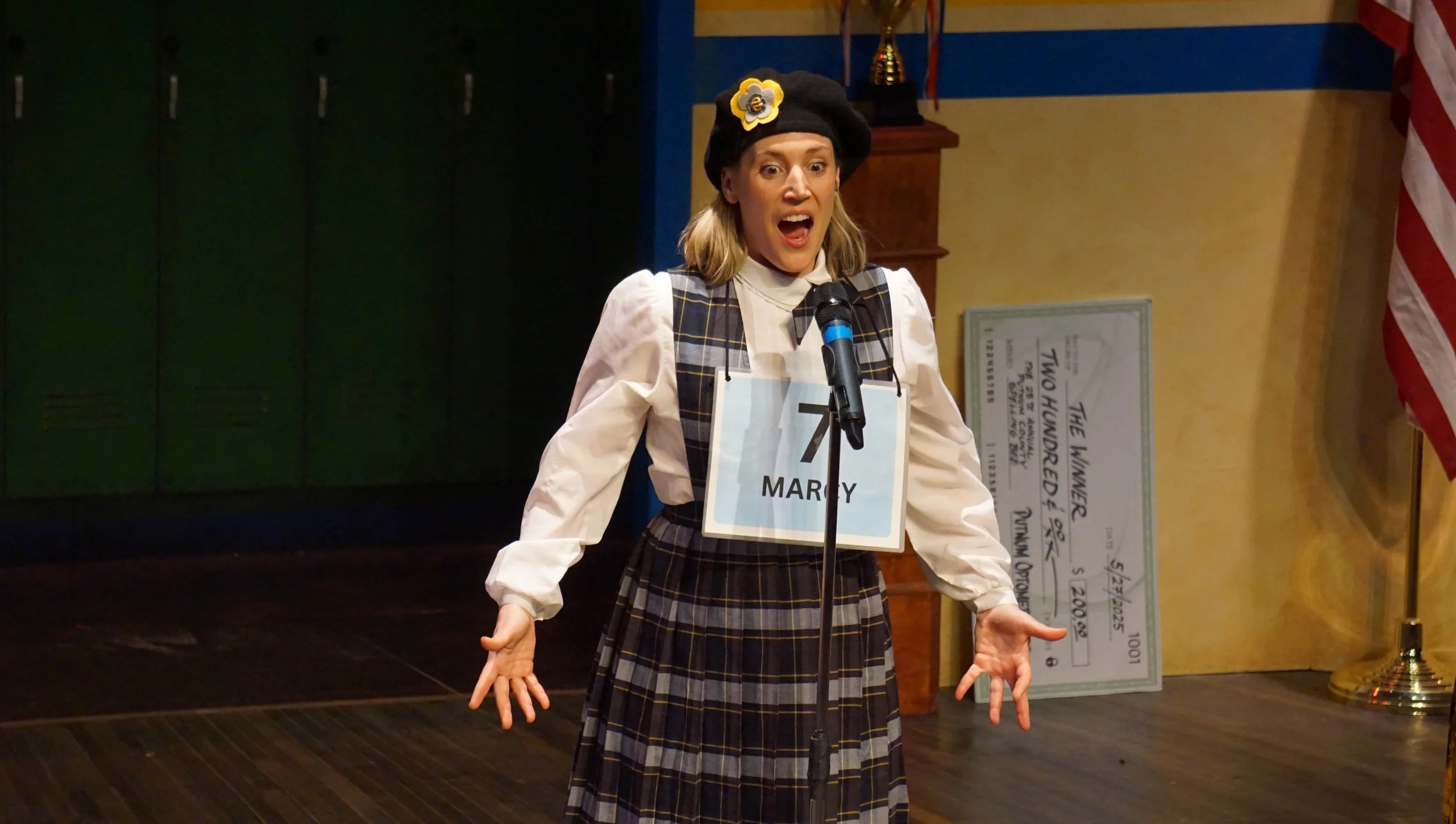 Bee180250.jpg