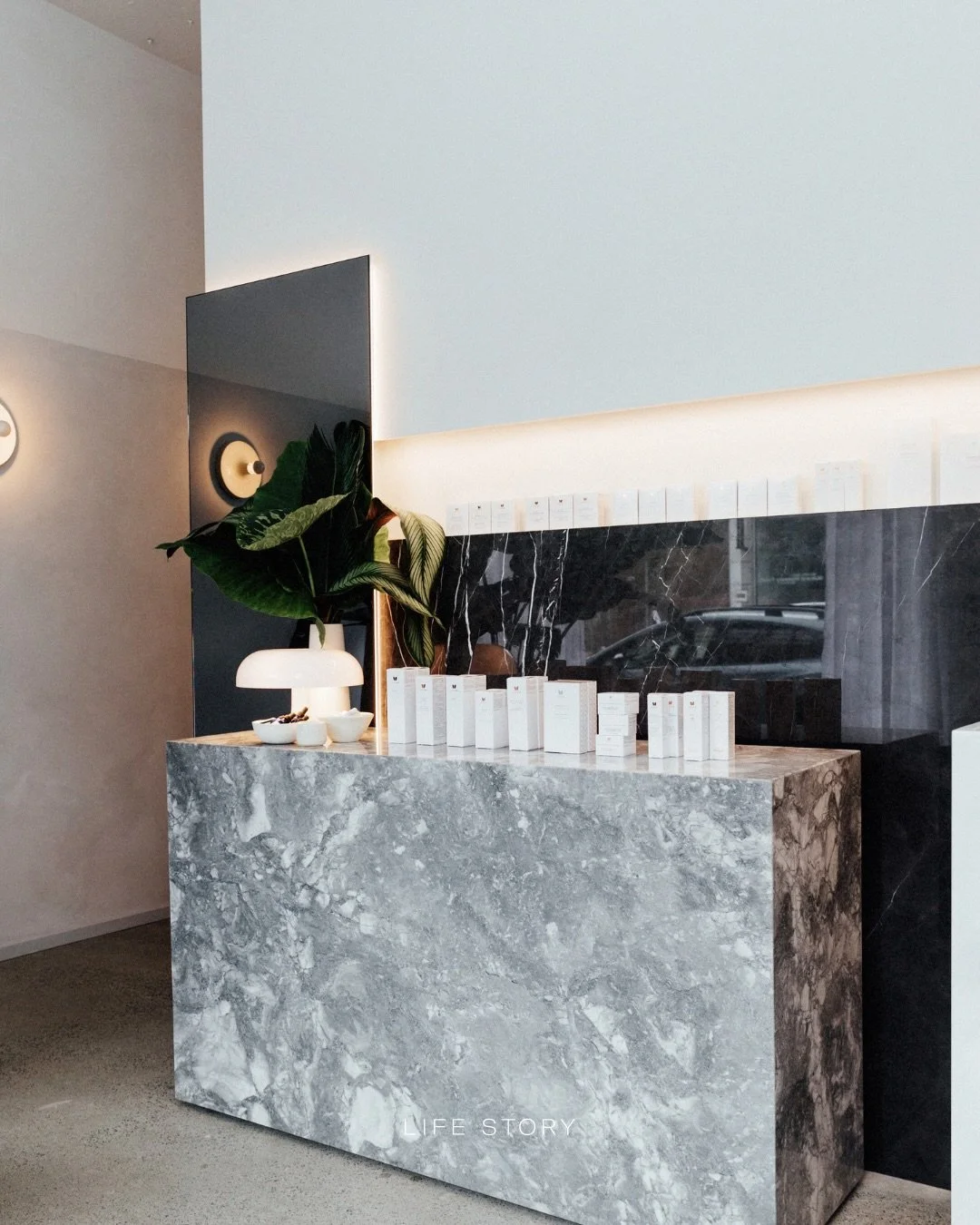 West 4th Holiday Gift Guide: Salon &amp; Spa 💅

Whether you're gifting them skincare or gift card for a service, these are the salons and spas to visit on West 4th Ave:

@antiagingvan
@barewax
@beverlys.spaon4th
@bombaybrowbar
@canvassalonkitsilano
