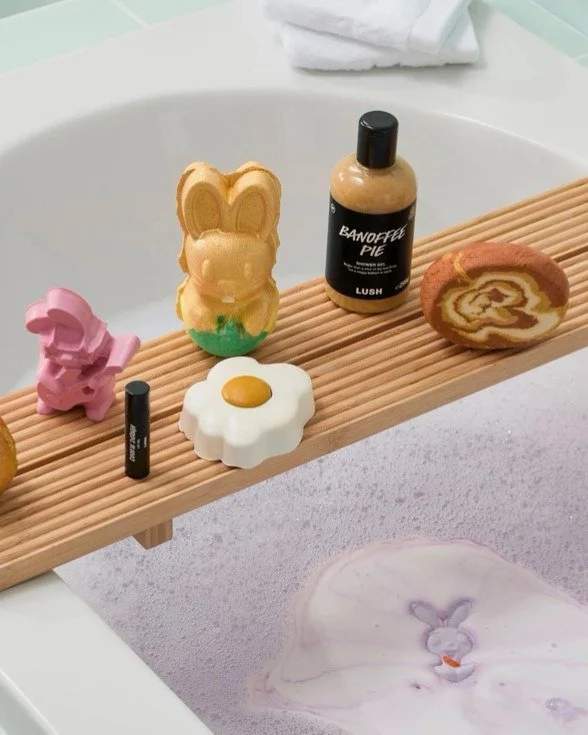 Spring and Easter are starting to pop up on West 4th Ave 🐰🌸

Bath Bombs from Lush Cosmetics
Chocolate Bunnies from @purdyschocolatier
Cherry Blossom Donuts from @oohlaladonuts

#shopwest4th #kitsilano #easter #spring