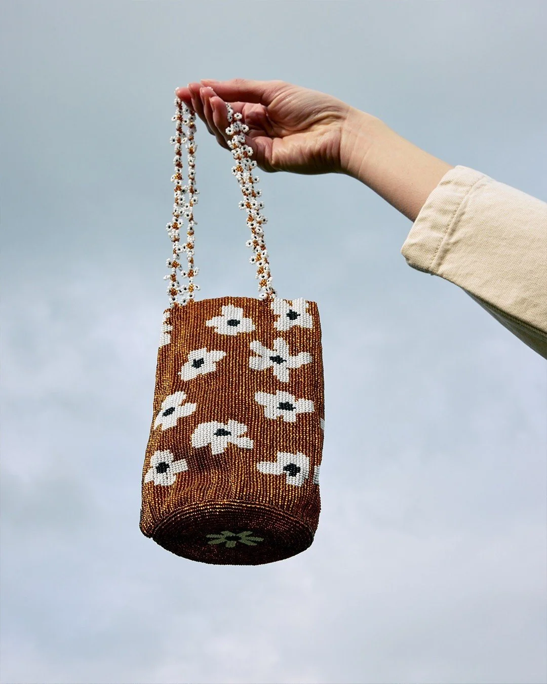 Accessories we're loving on West 4th 👜👢

Beaded handbags from @gravitypope
Spring footwear from @fluevog
Travel duffle bags from @lojel
Colourful keychains from @hillsdrygoods
Suede boots from @poppybarley
New colours of @turfliving bottles
Prelove