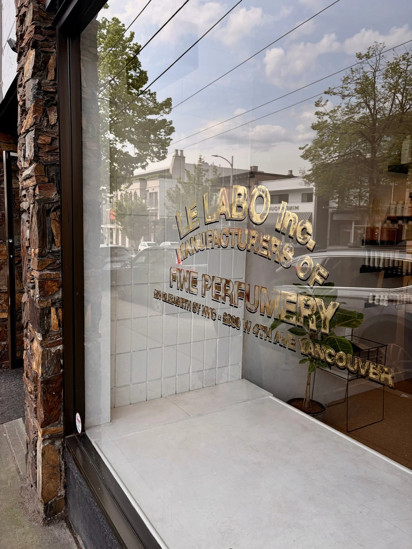 Looks what's open on West 4th Ave 👀

📍 LE LABO @lelabofragrances 
2080 W 4th Ave - Now Open

#shopwest4th #kitsilano #lelabo #lelabofragrances #vancouver $yvr