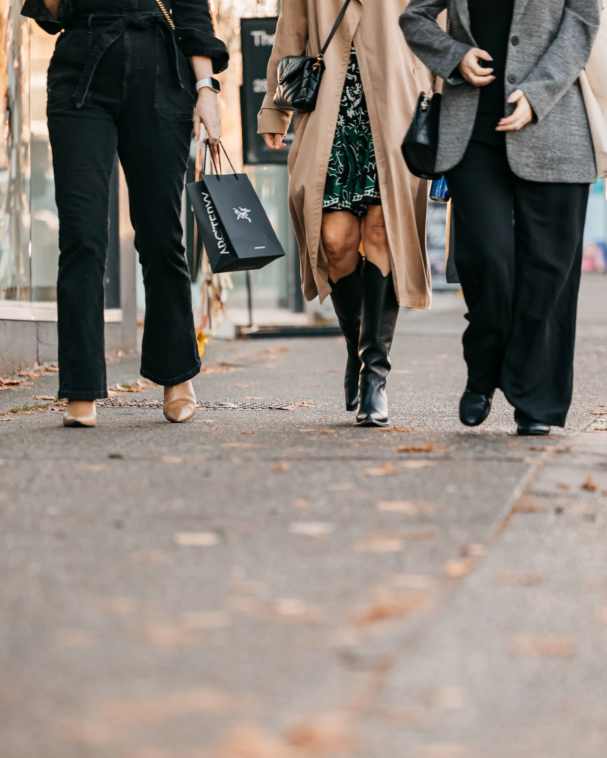 Hello September! 🍂

If you're like us, you're looking for some new cozy eats to try this season. And while these may not be new to the neighbourhood, they may be new for you to discover. Here are some to check out:

🍷 @au_comptoir
🧆 Best Falafel
?