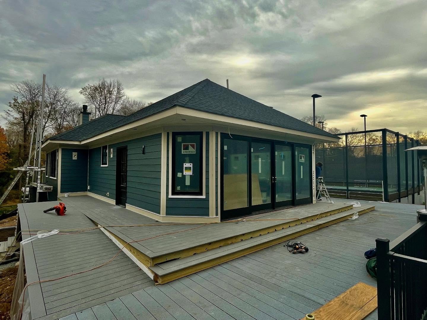 Exciting times!! Hut looking gorgeous 🤩