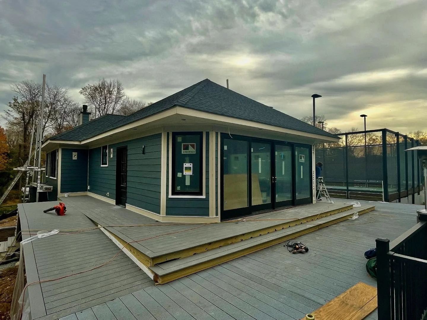 Exciting times!! Hut looking gorgeous 🤩