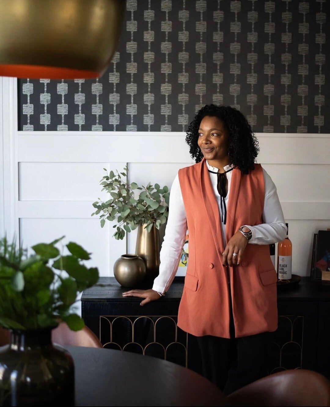 In the market for an interior designer? Look no further than Marie Cloud from @indigopruitt! Marie is an interior designer and OG home expert in CLT. ⁠
⁠
She loves all things home-inspired and lives for good dill pickles at any moment! Also, She swea
