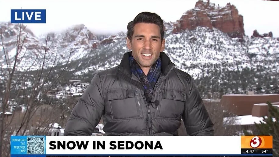 Amazing backdrop for our storm coverage from Sedona! ❄️ 
Swipe ➡️➡️ to see the glamorous behind-the-scenes setup 🎥 📺