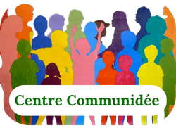 Groupe de silhouettes colorées représentant des personnes devant un panneau 'Centre Communiée'