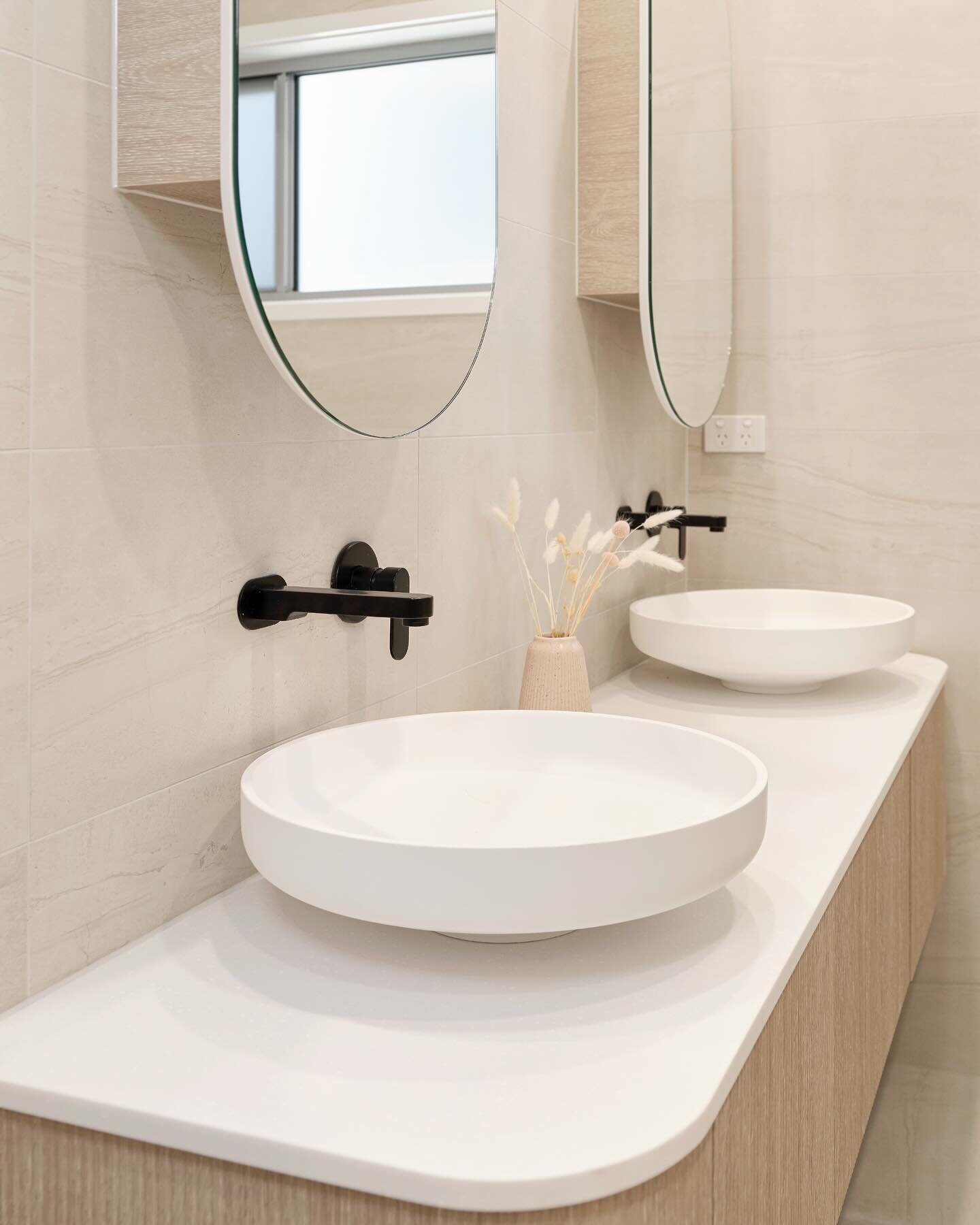 Sealing beautiful bathroom renos for @homesbyholmes1 🙌🏼