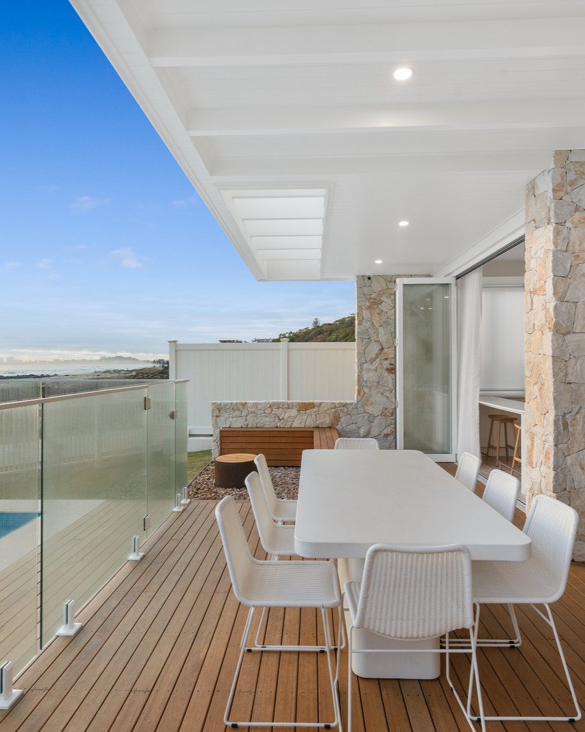 Designed to last - durable caulking for modern outdoor living.🌊☀️