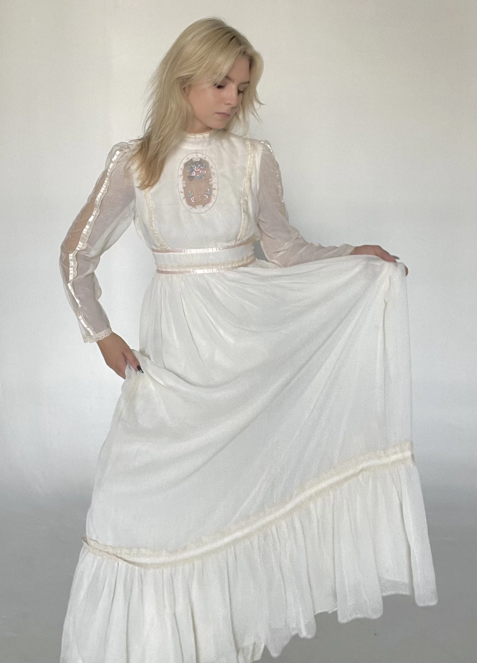 Rare Size 13 White Victorian Style Keyhole Gunne Sax