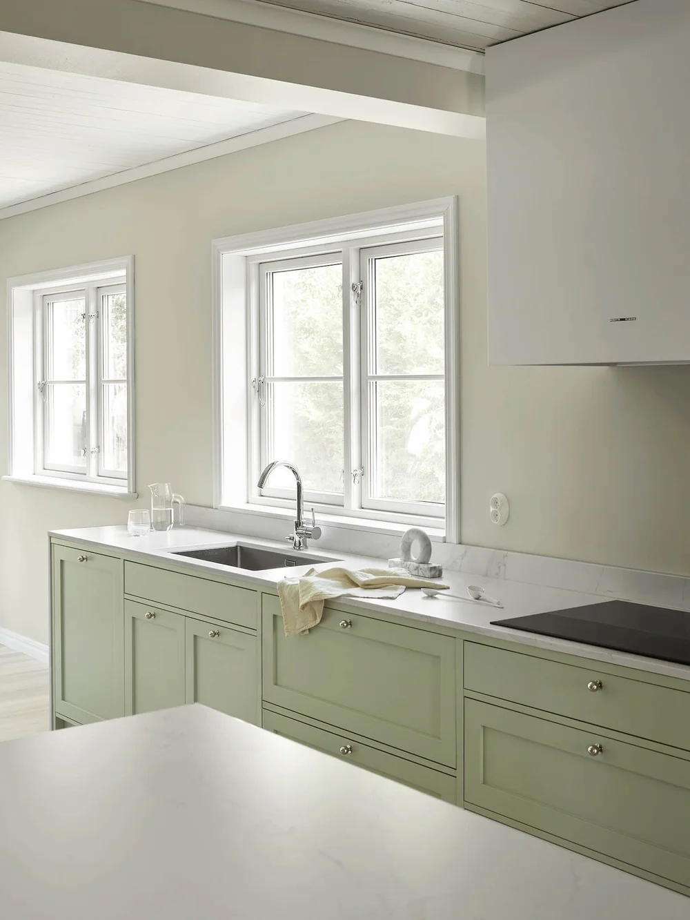 gatheraus-white-quartz-countertops#4.jpeg