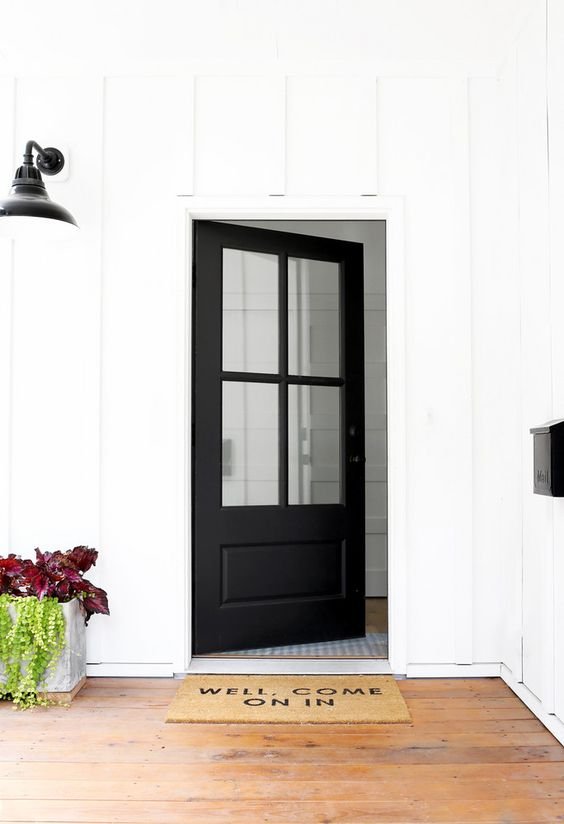 BLACK AND WHITE AND LOVED ALL OVER - White House, Black Trim Ideas. —  Gatheraus