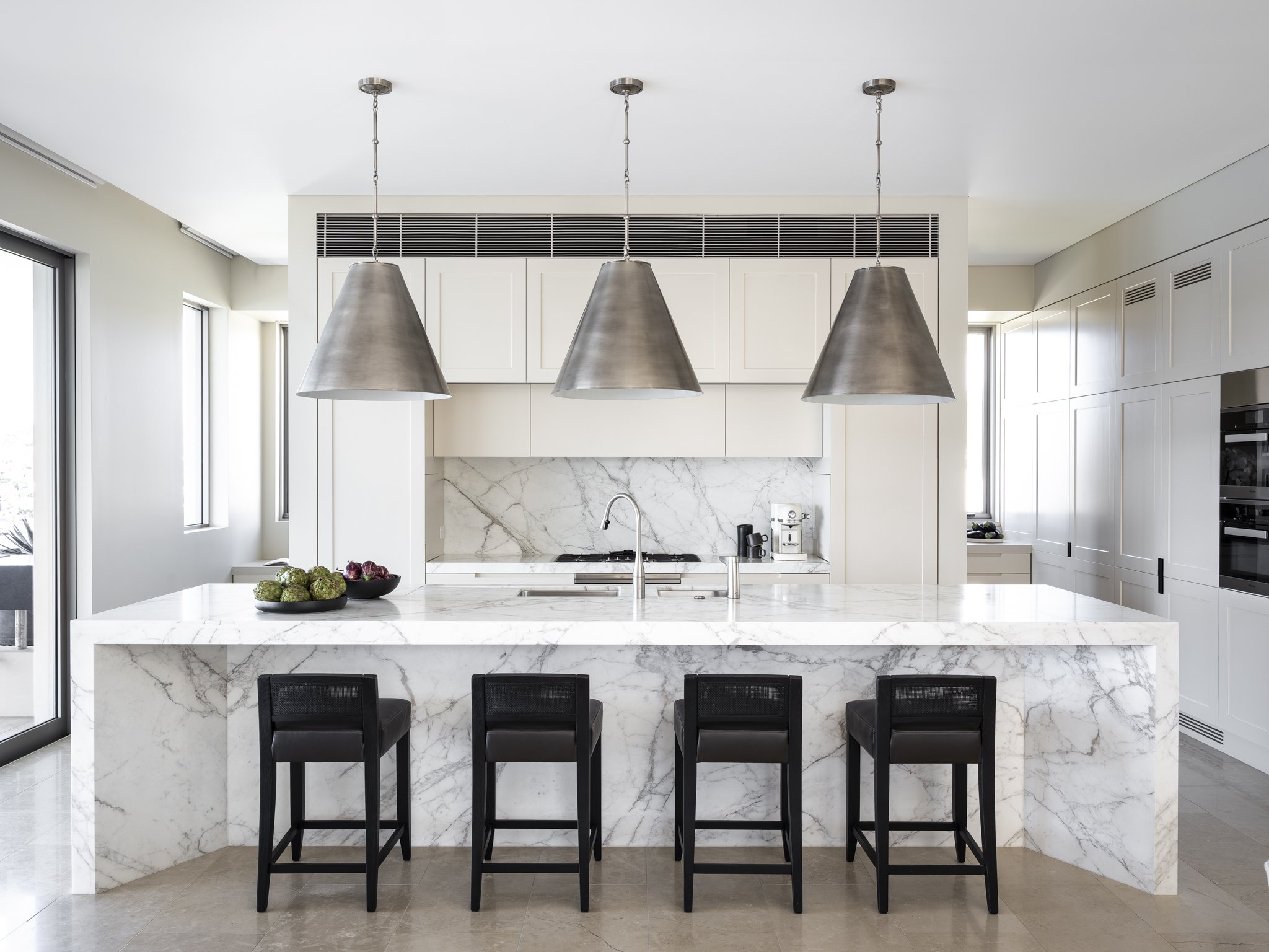 Kitchen Island Lighting: How To Get A Perfect Pendant Size, Spacing &��  �H�E�I�G�H�T� — Gatheraus