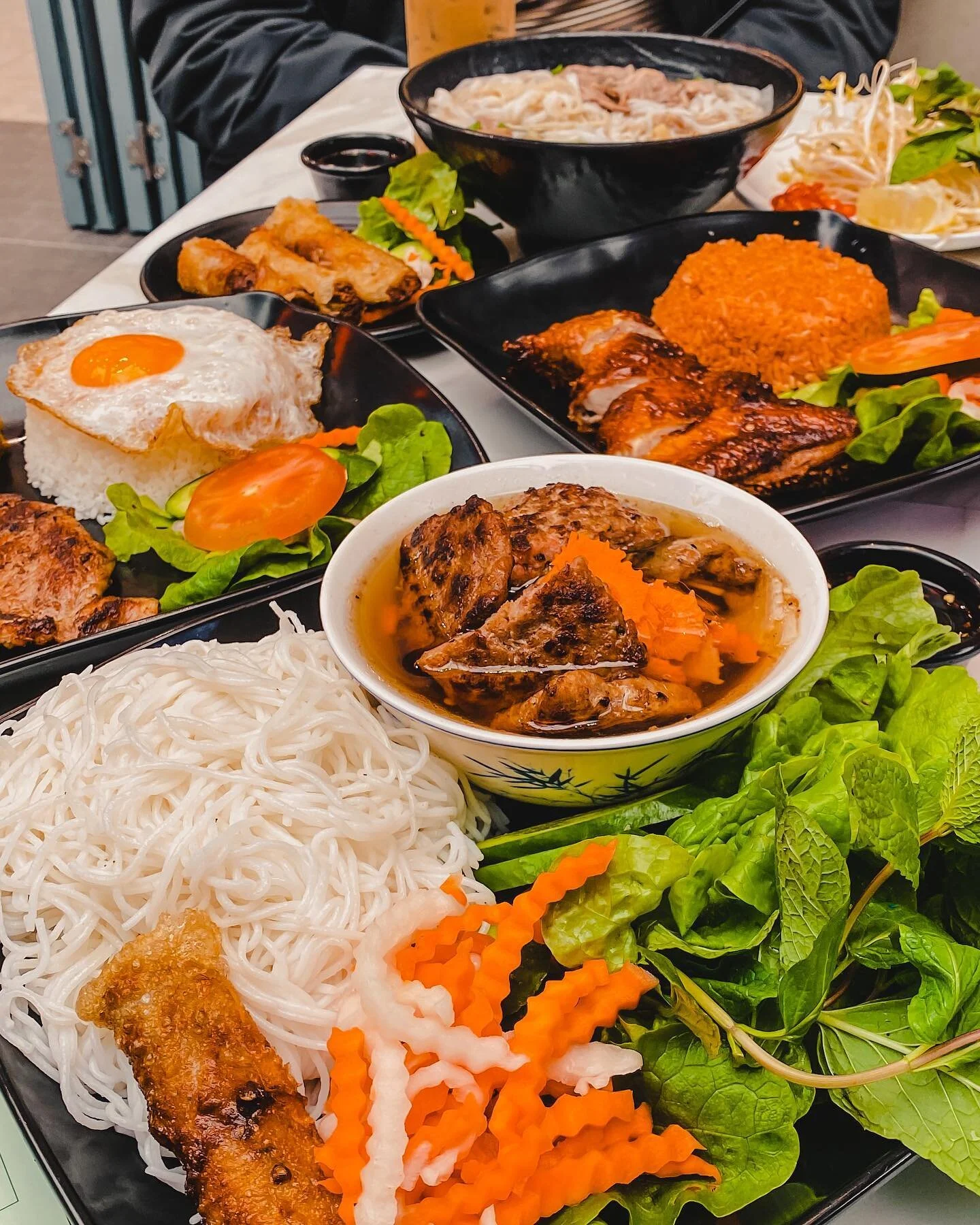 @madampho_rhodes 🍜🍚🍗

WE ORDERED
💥 Pork spring rolls
💥 Combination beef pho
💥 Crispy chicken with tomato rice
💥 Combination broken rice
💥 B&uacute;n Chả - Grilled pork with vermicelli

Really enjoyed the food and vibe here at Madam Pho 🙌🏼 e