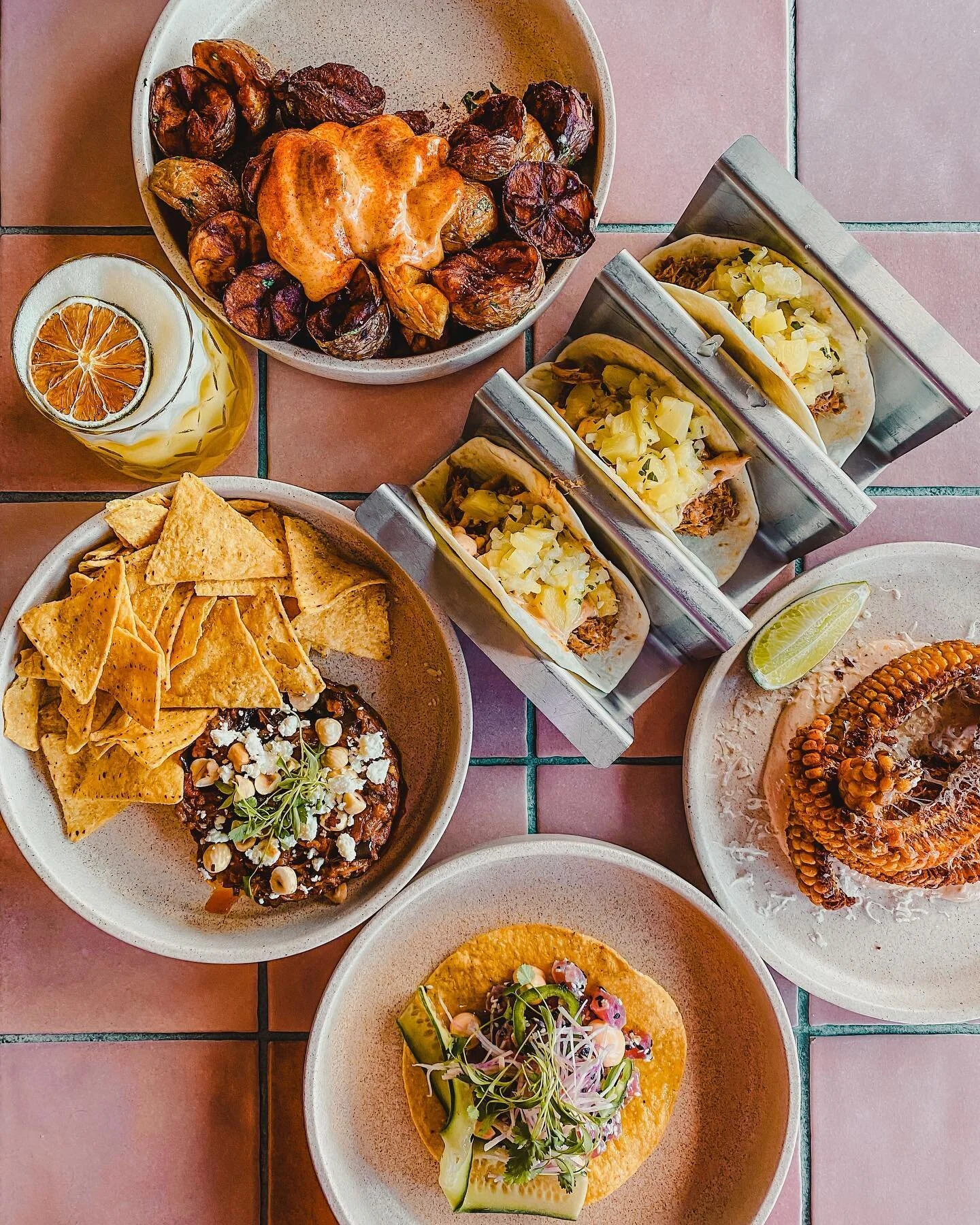 @chechosau 🌮🌯🍸

Checho&rsquo;s in Penrith serves up modern Mexican food, with an atmosphere that could give some inner city establishments a run for their money! We loved the bright and airy interior, with the neon cactus over the bar 🌵💡

WE ORD