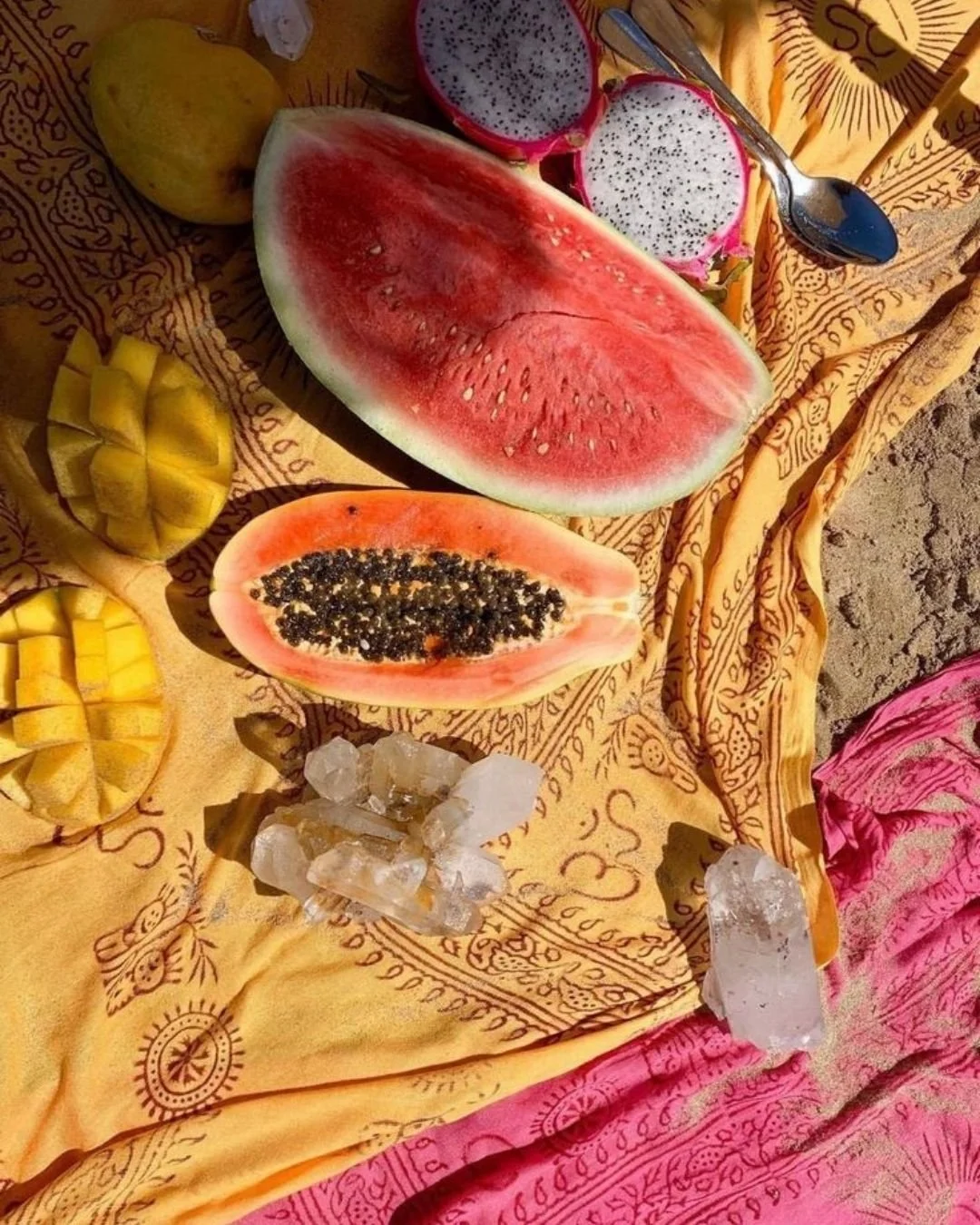 Weekend Plans 🌺

Ways to make the most of the Summer + new year energy.

꩜ Nourishing meals out doors
꩜ Reading + rest
꩜ Beach walks + Sunset dips
꩜ Yoga of course