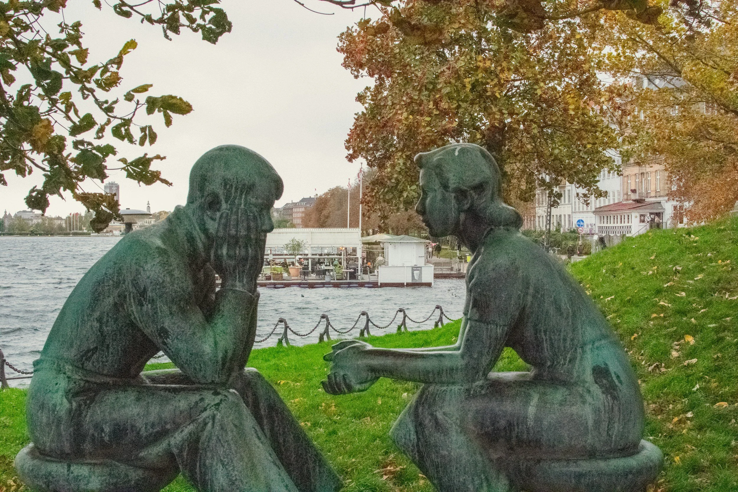 Stone image of couple near the water facing each other. Couple looking at each other. Relationship Counseling in Texas.