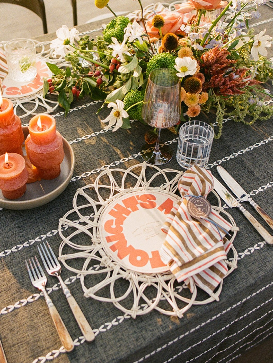 Two things I love: 1. A chunky font. 2. The way Jaime at @wild_heart_events mixes and matches table scape designs to perfection 👌🏼

Planner &amp; Designer @wild_heart_events 
Florist @layeredvintage 
Photo @weissphotoandfilm 
Venue @gvr_montana