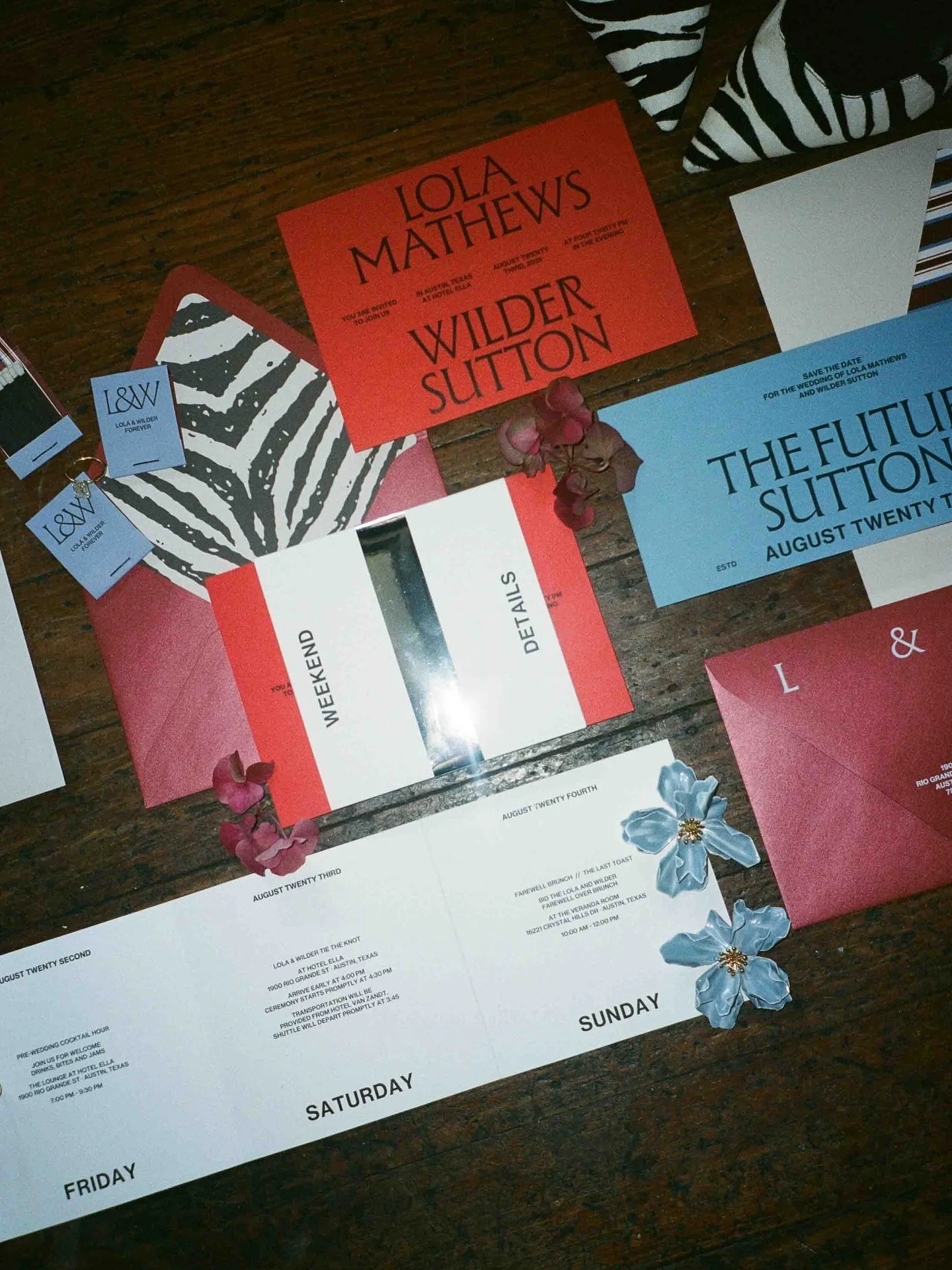 Curious how a semi-custom suite can be transformed to fit your vibe? Here&rsquo;s CLEO all decked out in chic reds and blues, plus zebra print!

@maxwellandgray @kelseyreneephoto