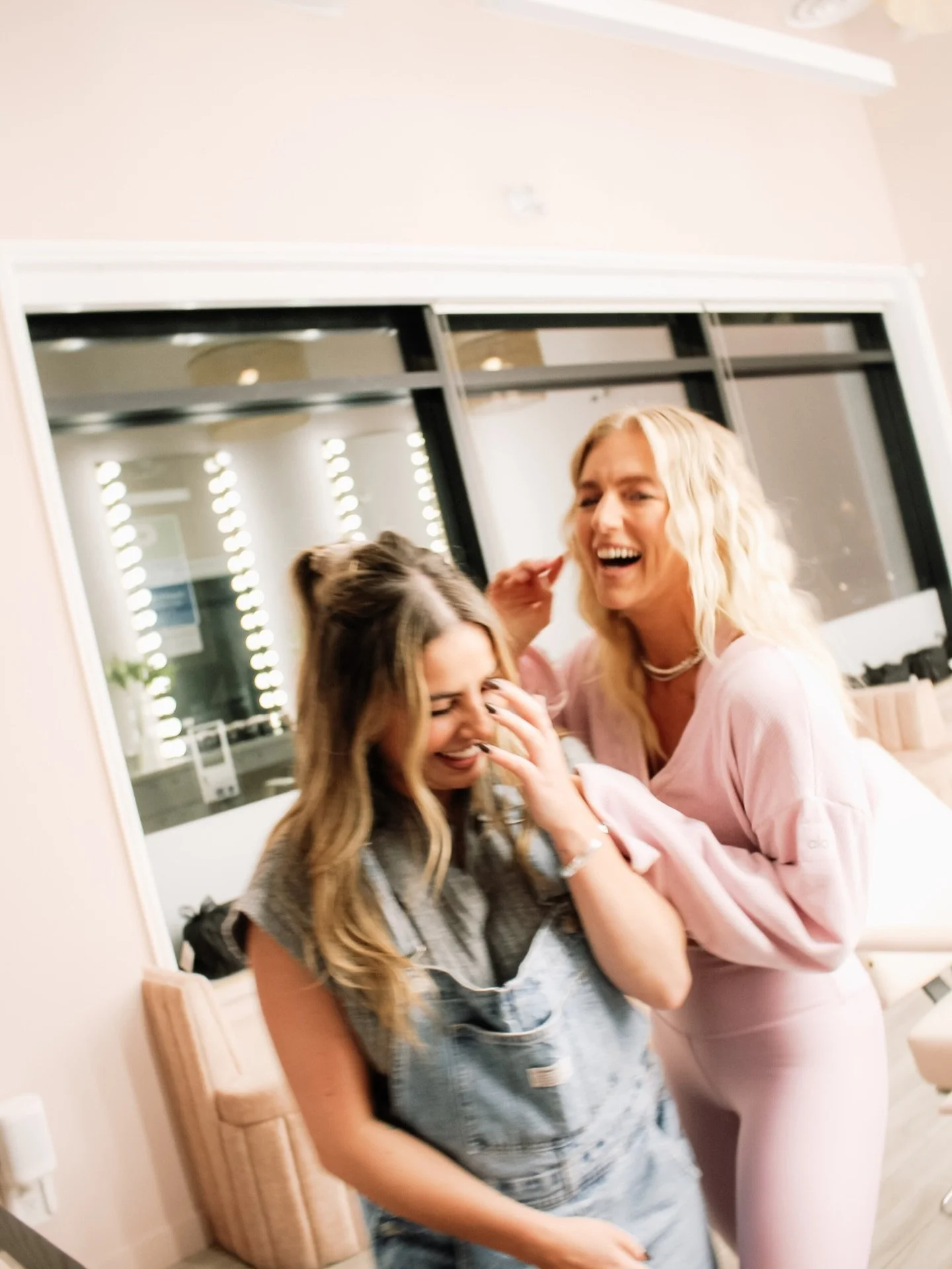 Attn all my beauty girlies 💓

In the spirit of Galentine&rsquo;s and self love, my sweet friends from @hb.face want to spoil YOU! 

Book any service and get a COMPLIMENTARY BROW THREAD! 
(for the first 15 of you!!) 

During my recent HB Face appoint