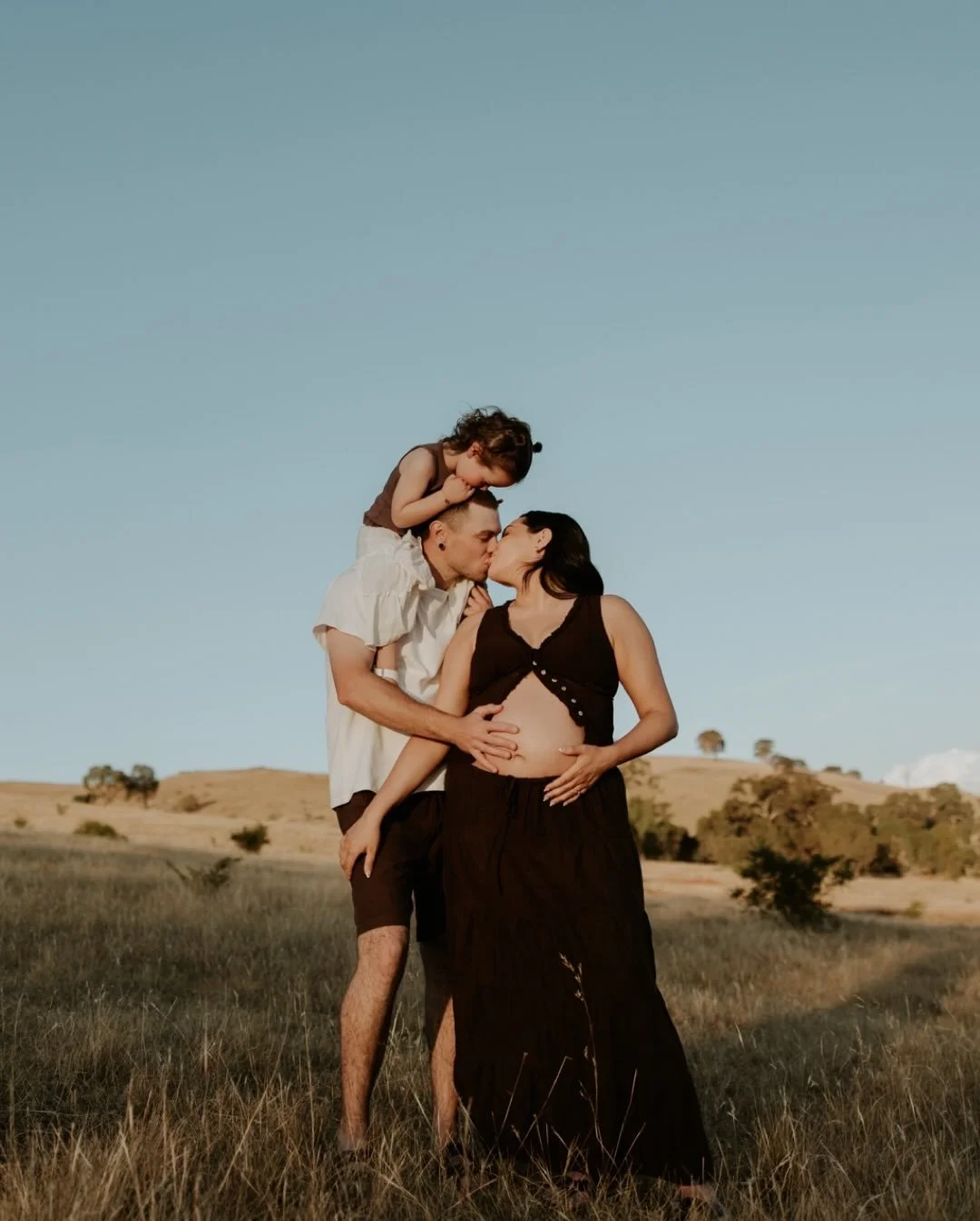 Annalise won my free photoshoot competition at the end of August, and it truly couldn&rsquo;t have come at a more perfect time for them.She was expecting her second baby, right in that fleeting season where everything is about to change. We captured 