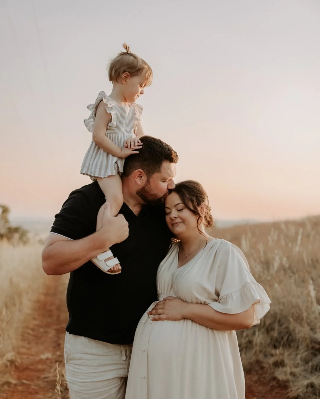 The sweetest Monday afternoon with Melissa, Andrew and Isobel.
Their last session as a family of three before everything changes in the best way.
So grateful to be documenting this journey again for them. Isobel was an absolute angel and I already kn