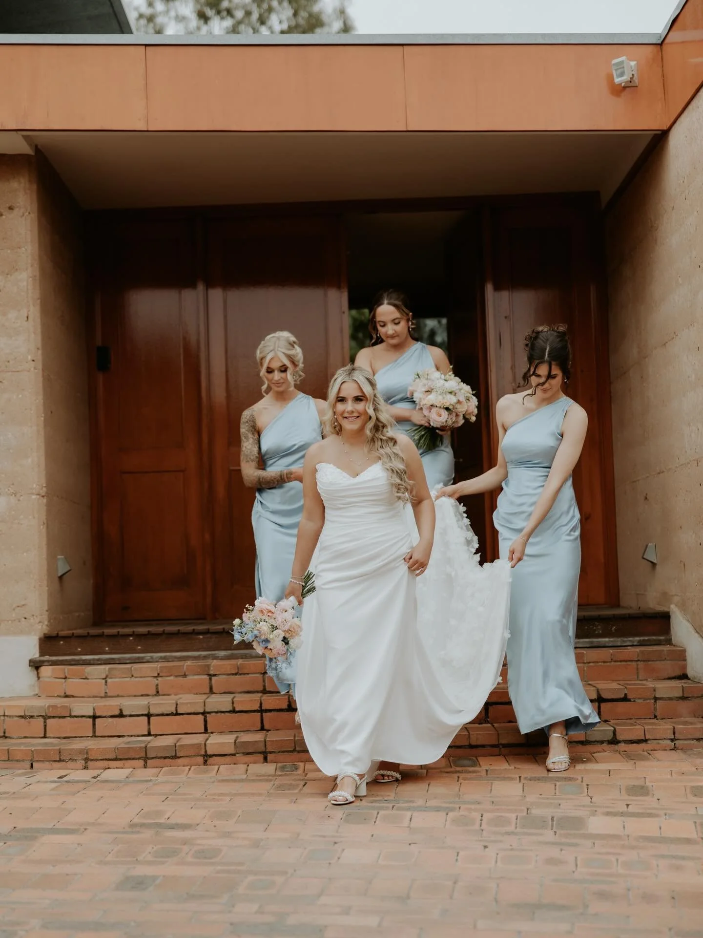 Caitlin's girls 🤍

#lisanardellaweddings