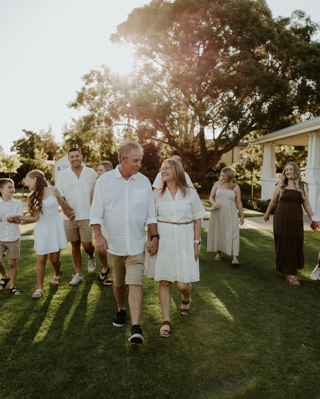 THE REEVE FAMILY - It&rsquo;s been the biggest privilege photographing this beautiful family over the years. From weddings to growing families. 
Seeing everyone together, all generations, laughing and loving on each other...pure magic.
#lisanardellaf