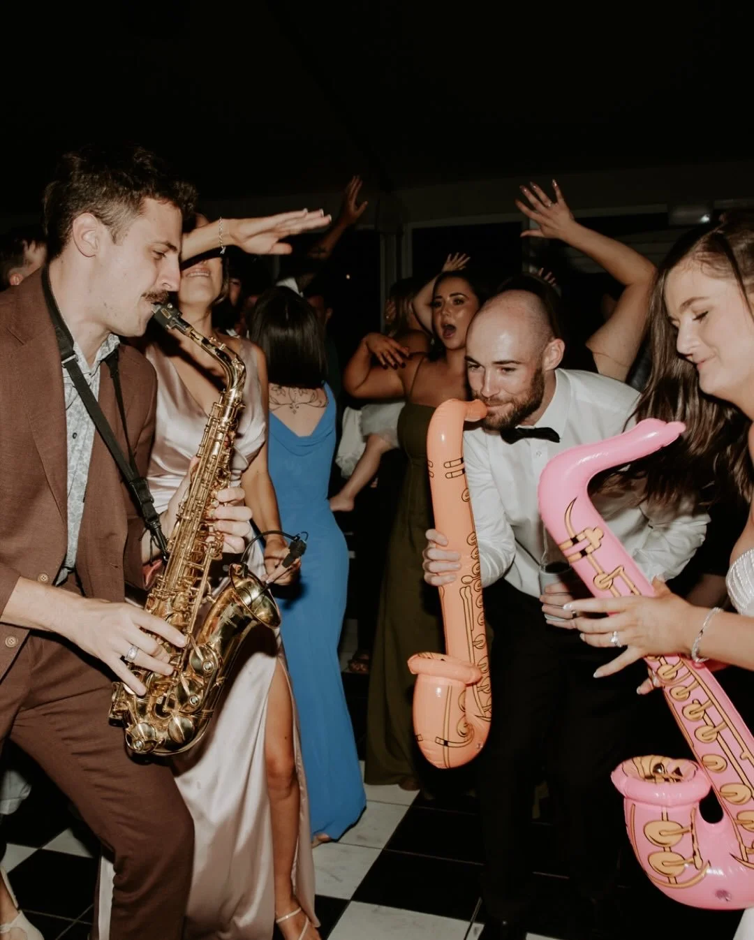 When the dance floor is this full&hellip; you know it was one for the books 🔥💃🕺#lisanardellaweddings