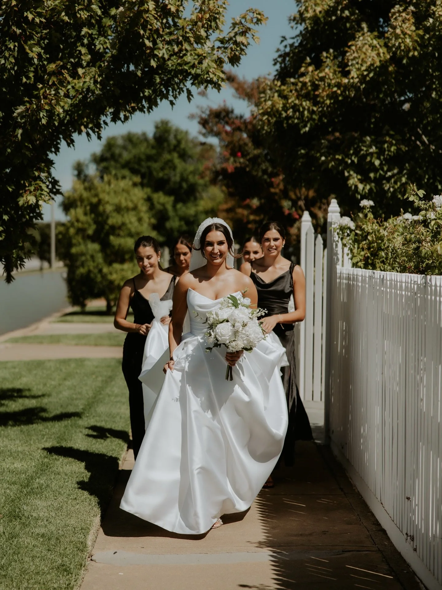 Georgia on a mission to get hitched. 
I'll be out of the office until Monday while I photograph two beautiful weddings. Back to admin and editing on Monday. Also I am not digging this cold weather 🙄