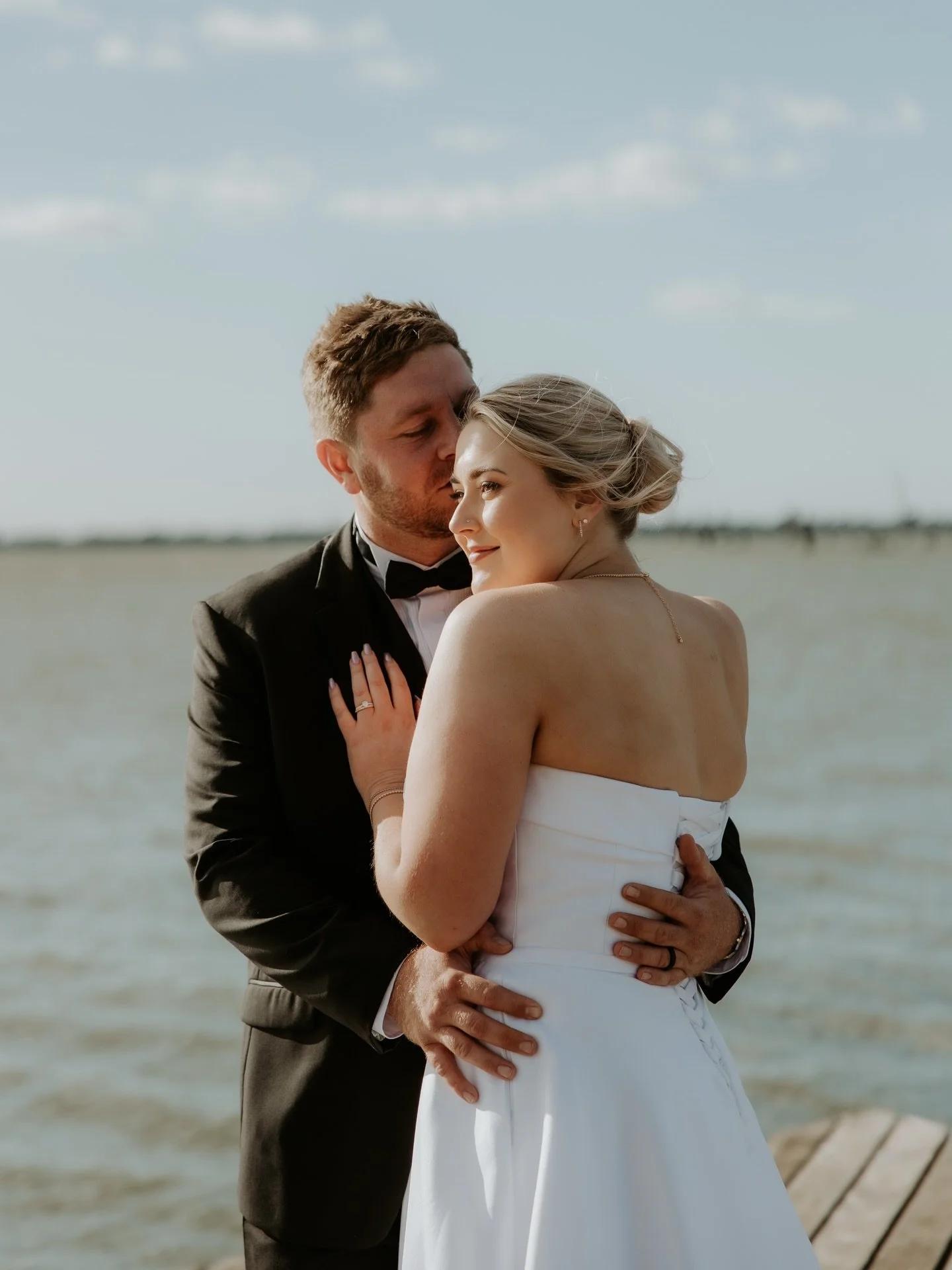 Friday afternoon I was in on the best kind of secret. Caitlin and Bayden slipped away and said their vows with only their nearest and dearest by their side. an intimate, love-filled elopement at The Sebel in Yarrawonga.
No big crowd, no fuss&hellip; 