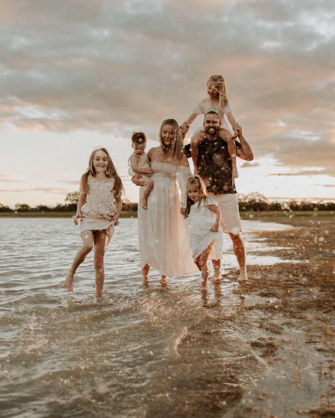 The Verhey Family  The last time I photographed this crew, Reyne was still tucked away in his mum&rsquo;s tummy&hellip; and now here he is, full of life and personality.
Shooting another photographer&rsquo;s family always comes with a few extra nerve