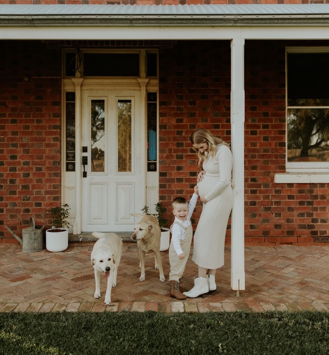The Argus Family  Back again on their beautiful property capturing this sweet season before their little family becomes a family of four. I&rsquo;ve photographed so many special moments for this crew over the years and it&rsquo;s always so lovely get