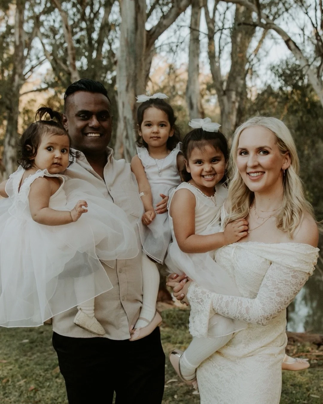The Dennis family 
I&rsquo;ve honestly lost count of how many times I&rsquo;ve had the joy of photographing this beautiful crew. Every time I come back, there&rsquo;s a new little addition and a new season to capture.
Three gorgeous girls now, all fu